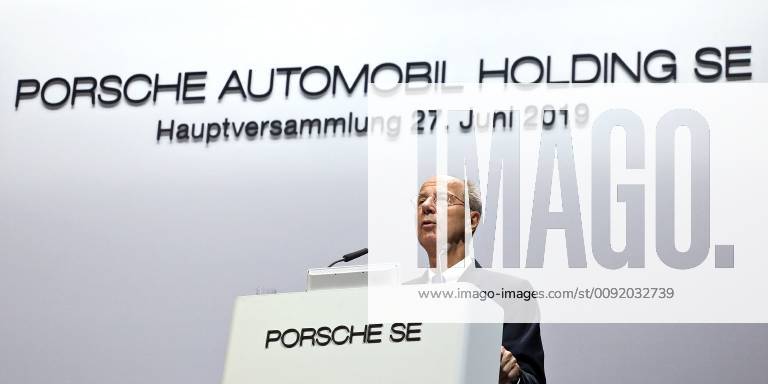 Stuttgart, DEU Hauptversammlung der Porsche Automobil Holding SE in der Porsche Arena in Stuttgart Hans Dieter Poetsch, Vorsitzender des Vorstandes der Porsche Automobil Holding SE
