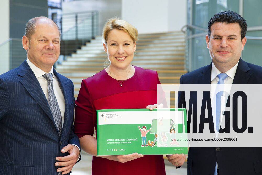 Familienministerin Franziska Giffey (C), Finanzminister Olaf Scholz (L) und Arbeitsminister Hubertus Heil (R) nach der Vorstellung der Initiative Checkheft Starke Familie im Jakob-Kaiser-Haus in Berlin am 27. Juni 2019. Vorstellung Checkheft Starke Familie in Berlin