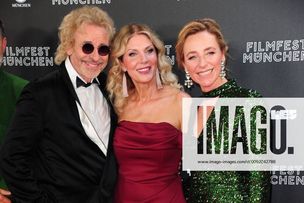 Thomas Gottschalk und Karina Mroß mit Diana Iljine bei der Eröffnung vom Filmfest München mit der Film Premiere von The Art of Self-Defense am 27.06.2019 in München Eröffnung Opening vom Filmfest München 2019