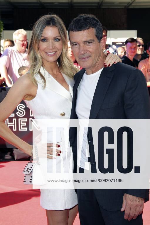 Antonio Banderas mit Lebenspartnerin Nicole Kimpel bei der CineMerit-Gala zu Ehren von Antonio Banderas mit der Premiere von Leid und Herrlichkeit Dolor y gloria auf dem 37. Filmfest München 2019 im Festivalzentrum Gasteig. München