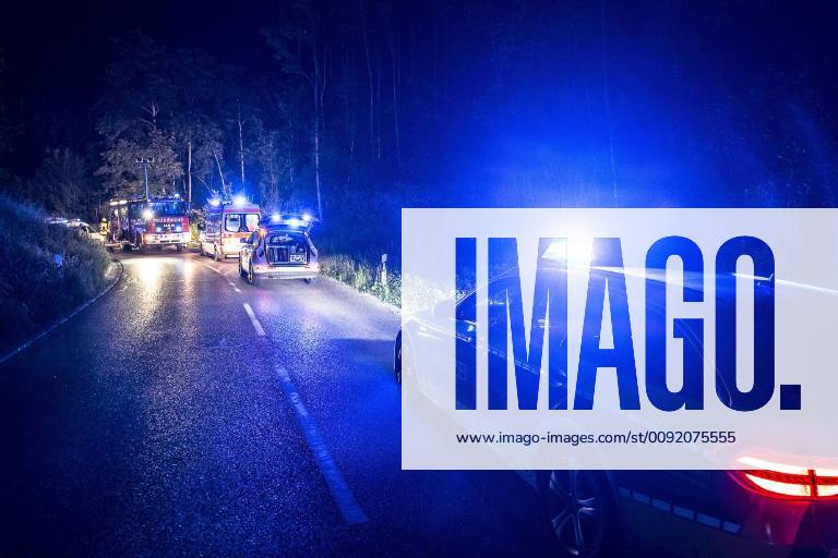 Betrunkener Unfallfahrer war nicht angegurtet, Am Sonntag, kurz nach Mitternacht, fuhr ein 51-Jähriger auf der L1123 von Zang in Richtung Königsbronn. In einer Linkskurve kam er nach rechts von der Straße ab. Er überfuhr zwei Verkehrszeichen und landete im Straßengaben. Weil er nicht angegurtet war, schlug er mit dem Kopf gegen die Windschutzscheibe. Bei der Unfallaufnahme konnten die Polizeibeamten Alkohol in seiner Atemluft riechen. Wegen der Gesichtsverletzung konnte kein Alkotest durchgeführt werden. Sein Führerschein wurde einbehalten und eine Blutprobe erhoben. An seinem Mercedes entstand ein Sachschaden in Höhe von 10.000EUR. An der Beschilderung entstand ein Schaden in Höhe von 1.000EUR. Königsbronn Baden-Württemberg Deutschland Königsbronn