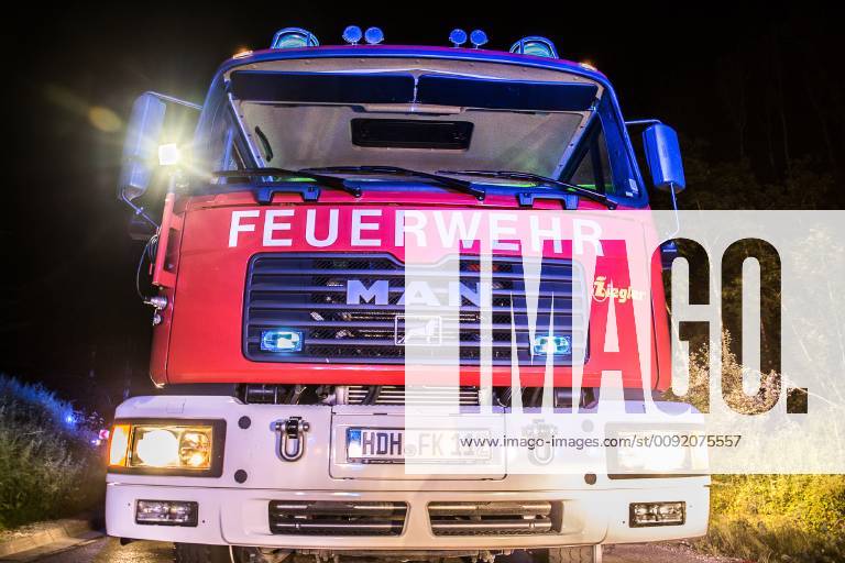 Betrunkener Unfallfahrer war nicht angegurtet, Am Sonntag, kurz nach Mitternacht, fuhr ein 51-Jähriger auf der L1123 von Zang in Richtung Königsbronn. In einer Linkskurve kam er nach rechts von der Straße ab. Er überfuhr zwei Verkehrszeichen und landete im Straßengaben. Weil er nicht angegurtet war, schlug er mit dem Kopf gegen die Windschutzscheibe. Bei der Unfallaufnahme konnten die Polizeibeamten Alkohol in seiner Atemluft riechen. Wegen der Gesichtsverletzung konnte kein Alkotest durchgeführt werden. Sein Führerschein wurde einbehalten und eine Blutprobe erhoben. An seinem Mercedes entstand ein Sachschaden in Höhe von 10.000EUR. An der Beschilderung entstand ein Schaden in Höhe von 1.000EUR. Königsbronn Baden-Württemberg Deutschland Königsbronn