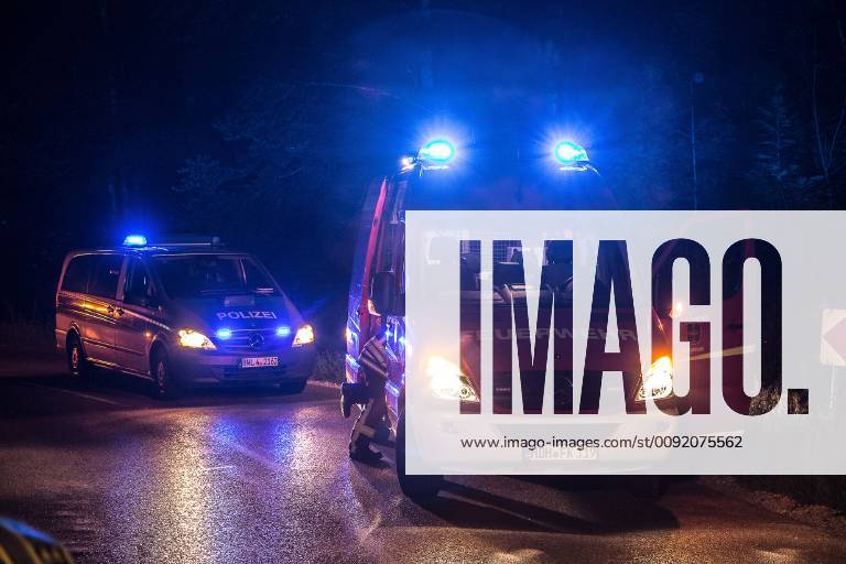 Betrunkener Unfallfahrer war nicht angegurtet, Am Sonntag, kurz nach Mitternacht, fuhr ein 51-Jähriger auf der L1123 von Zang in Richtung Königsbronn. In einer Linkskurve kam er nach rechts von der Straße ab. Er überfuhr zwei Verkehrszeichen und landete im Straßengaben. Weil er nicht angegurtet war, schlug er mit dem Kopf gegen die Windschutzscheibe. Bei der Unfallaufnahme konnten die Polizeibeamten Alkohol in seiner Atemluft riechen. Wegen der Gesichtsverletzung konnte kein Alkotest durchgeführt werden. Sein Führerschein wurde einbehalten und eine Blutprobe erhoben. An seinem Mercedes entstand ein Sachschaden in Höhe von 10.000EUR. An der Beschilderung entstand ein Schaden in Höhe von 1.000EUR. Königsbronn Baden-Württemberg Deutschland Königsbronn
