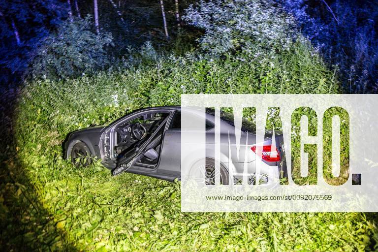 Betrunkener Unfallfahrer war nicht angegurtet, Am Sonntag, kurz nach Mitternacht, fuhr ein 51-Jähriger auf der L1123 von Zang in Richtung Königsbronn. In einer Linkskurve kam er nach rechts von der Straße ab. Er überfuhr zwei Verkehrszeichen und landete im Straßengaben. Weil er nicht angegurtet war, schlug er mit dem Kopf gegen die Windschutzscheibe. Bei der Unfallaufnahme konnten die Polizeibeamten Alkohol in seiner Atemluft riechen. Wegen der Gesichtsverletzung konnte kein Alkotest durchgeführt werden. Sein Führerschein wurde einbehalten und eine Blutprobe erhoben. An seinem Mercedes entstand ein Sachschaden in Höhe von 10.000EUR. An der Beschilderung entstand ein Schaden in Höhe von 1.000EUR. Königsbronn Baden-Württemberg Deutschland Königsbronn