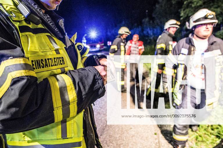 Betrunkener Unfallfahrer war nicht angegurtet, Am Sonntag, kurz nach Mitternacht, fuhr ein 51-Jähriger auf der L1123 von Zang in Richtung Königsbronn. In einer Linkskurve kam er nach rechts von der Straße ab. Er überfuhr zwei Verkehrszeichen und landete im Straßengaben. Weil er nicht angegurtet war, schlug er mit dem Kopf gegen die Windschutzscheibe. Bei der Unfallaufnahme konnten die Polizeibeamten Alkohol in seiner Atemluft riechen. Wegen der Gesichtsverletzung konnte kein Alkotest durchgeführt werden. Sein Führerschein wurde einbehalten und eine Blutprobe erhoben. An seinem Mercedes entstand ein Sachschaden in Höhe von 10.000EUR. An der Beschilderung entstand ein Schaden in Höhe von 1.000EUR. Königsbronn Baden-Württemberg Deutschland Königsbronn