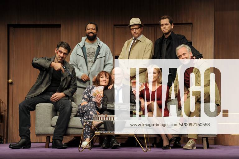 Harun Yildirim, Tino Führer, Simone Pfennig, Peter Nottmeier, Gerd Lukas Storzer, Saskia Valencia, Tommaso Cacciapuoti und Ralf Komorr Fotoprobe zum Theaterstück Funny Money in der Komödie Winterhuder Fährhaus in Hamburg. Hamburg 03.07.2019 Bitte Bildunterschrift : IMAGO Michael Wigglesworth