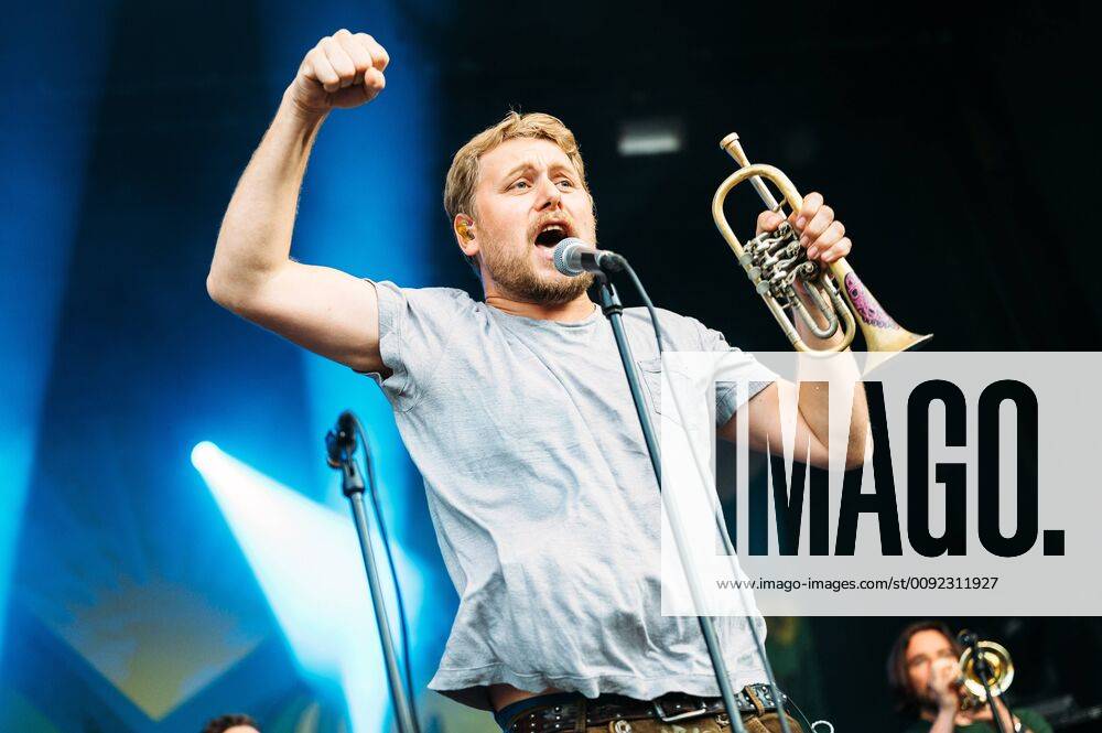 KulturArena Jena 2019 Auftakt der Konzertarena am 17.7.2019 mit der Band LaBrassBanda Theatervorplatz