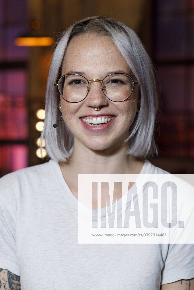 Stefanie Heinzmann bei der Aufzeichnung der WDR-Talkshow Kölner Treff im WDR Studio BS 2. Köln