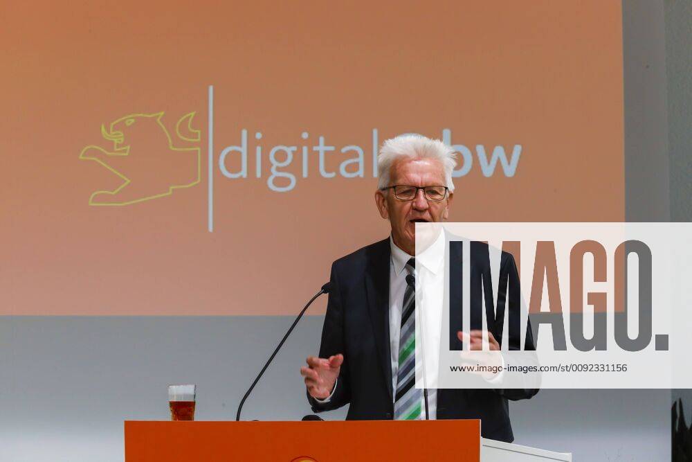 DEU, Deutschland, Baden-Württemberg, Tuttlingen, 19.07.2019: Ministerpräsident Winfried Kretschmann. digital@bw Festival Zukunft Gesundheit Digital in Tuttlingen. Am Weltzentrum der Medizintechnik thematisiert die baden-württembergische Landesregierung den Gesundheitsbereich. Digitalisierung ist ein Schwerpunk der aktuellen Legislaturperiode mit Investitionen im Umfang von rund einer Milliarde Euro. Ziel ist es, Baden-Württemberg als Leitregion des Digitalen Wandels in Europa zu positionieren.