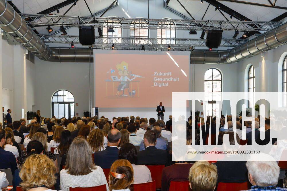 DEU, Deutschland, Baden-Württemberg, Tuttlingen, 19.07.2019: digital@bw Festival Zukunft Gesundheit Digital in Tuttlingen. Am Weltzentrum der Medizintechnik thematisiert die baden-württembergische Landesregierung den Gesundheitsbereich. Digitalisierung ist ein Schwerpunk der aktuellen Legislaturperiode mit Investitionen im Umfang von rund einer Milliarde Euro. Ziel ist es, Baden-Württemberg als Leitregion des Digitalen Wandels in Europa zu positionieren.