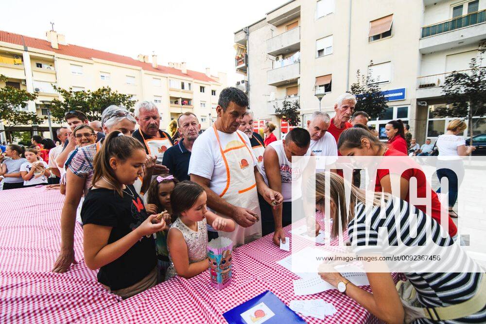 Croatia s open championship in the snail race 20.07.2019., Croatia, Benkovac - Croatia s open championship in the snail race. In an unexpected turn, snail from track 6 won for the team from KUD Branimir Benkovac. MarkoxDimic PIXSELL