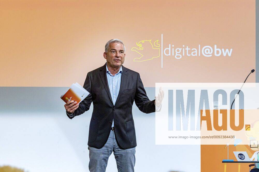 DEU, Deutschland, Baden-Württemberg, Tuttlingen, 19.07.2019: Thomas Strobl (Minister für Inneres und Digitalisierung BW). digital@bw Festival Zukunft Gesundheit Digital in Tuttlingen. Am Weltzentrum der Medizintechnik thematisiert die baden-württembergische Landesregierung den Gesundheitsbereich. Digitalisierung ist ein Schwerpunk der aktuellen Legislaturperiode mit Investitionen im Umfang von rund einer Milliarde Euro. Ziel ist es, Baden-Württemberg als Leitregion des Digitalen Wandels in Europa zu positionieren.