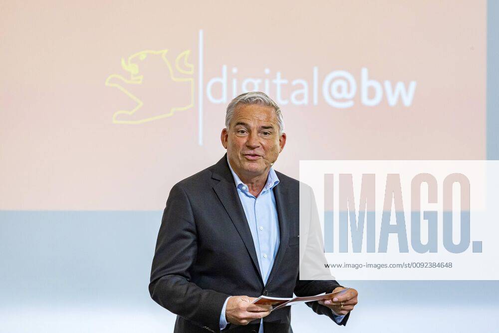 DEU, Deutschland, Baden-Württemberg, Tuttlingen, 19.07.2019: Thomas Strobl (Minister für Inneres und Digitalisierung BW). digital@bw Festival Zukunft Gesundheit Digital in Tuttlingen. Am Weltzentrum der Medizintechnik thematisiert die baden-württembergische Landesregierung den Gesundheitsbereich. Digitalisierung ist ein Schwerpunk der aktuellen Legislaturperiode mit Investitionen im Umfang von rund einer Milliarde Euro. Ziel ist es, Baden-Württemberg als Leitregion des Digitalen Wandels in Europa zu positionieren.