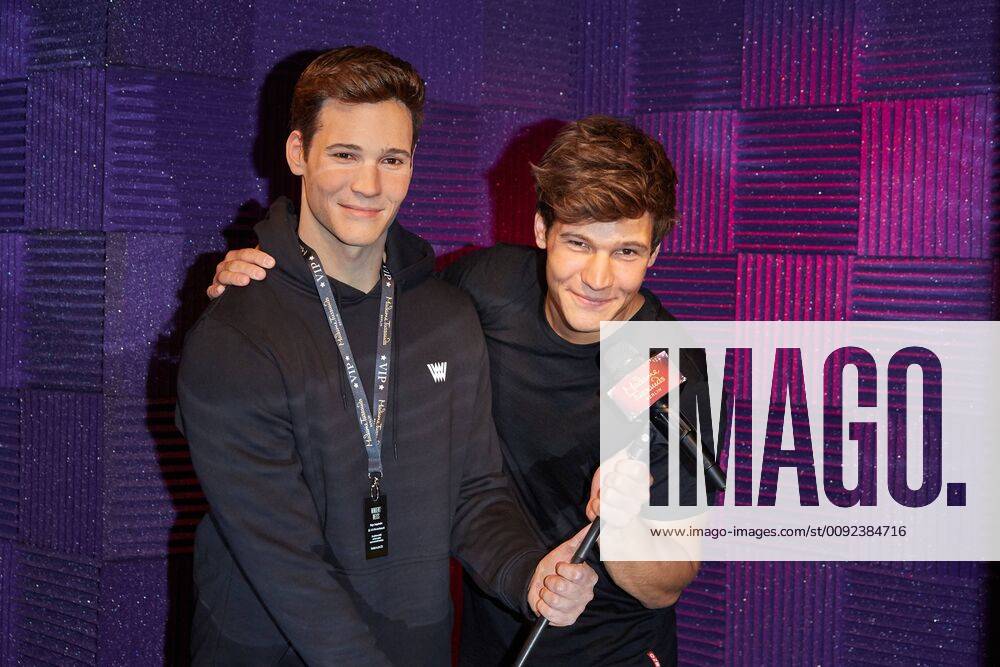 Entertainment Themen der Woche KW30 Wincent Weiss (r.) und seine Wachsfigur - Einweihung seiner Wachsfigur bei Madame Tussauds Berlin am 22.07.2019. Madame Tussauds Berlin - Wachsfigur Wincent Weiss
