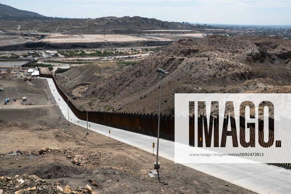 The privately-funded fence along the U.S.-Mexico border during the Symposium at The Wall event in Sunland Park, New Mexico. Sunland Park USA - ZUMAj106 20190727_zap_j106_010
