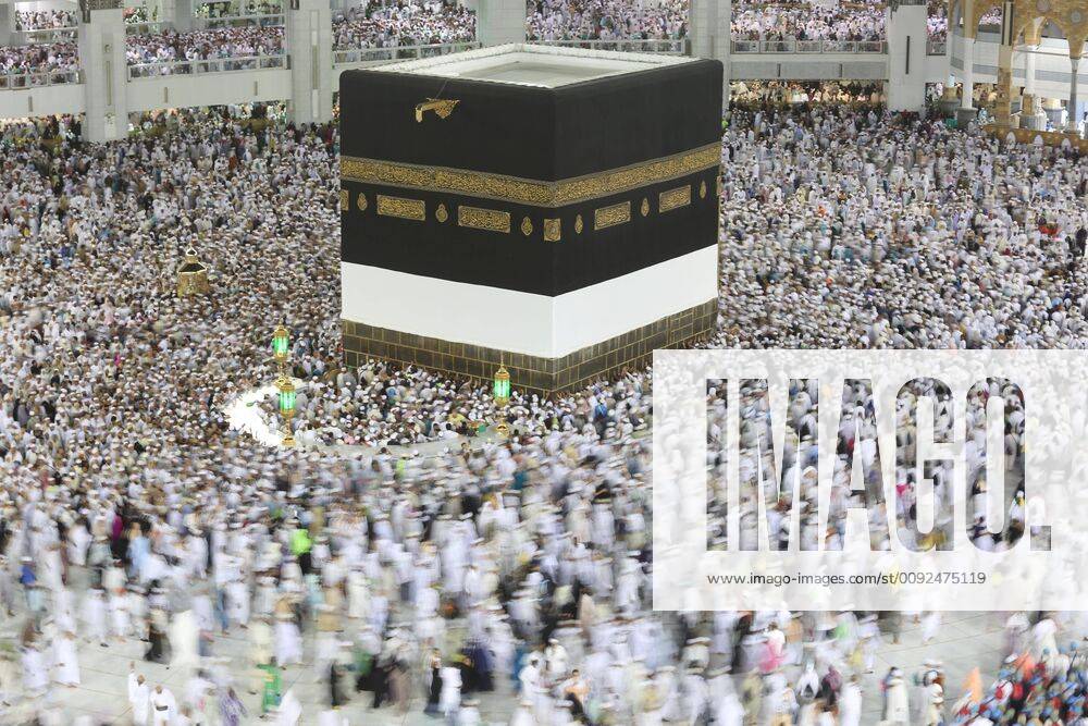 Muslim pilgrims pray around the holy Kaaba at the Grand Mosque, during the annual hajj pilgrimage in Mecca July 27, 2019. According to the Muslims holy book the Koran, the Kaaba was built by Abraham and his son Ismael, after Ismael had settled in Arabia. Millions of Muslims have arrived in Saudi Arabia to perform their Hajj Jeddah Saudi Arabia - ZUMAap3_ 20190727_zaf_ap3_129
