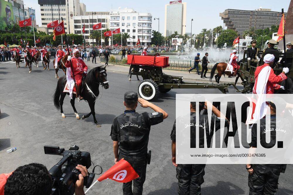 KW30 (190727) -- TUNIS, July 27, 2019 (Xinhua) -- Photo taken on July 27, 2019 shows the military procession accompanying the coffin of late Tunisian President Beji Caid Essebsi during his state funeral in Tunis, Tunisia. Tunisian people paid on Saturday their last tribute to the late President Beji Caid Essebsi, who passed away on Thursday morning at the age of 92. (Photo by Adele Ezzine Xinhua) TUNISIA-TUNIS-ESSEBSI-STATE FUNERAL
