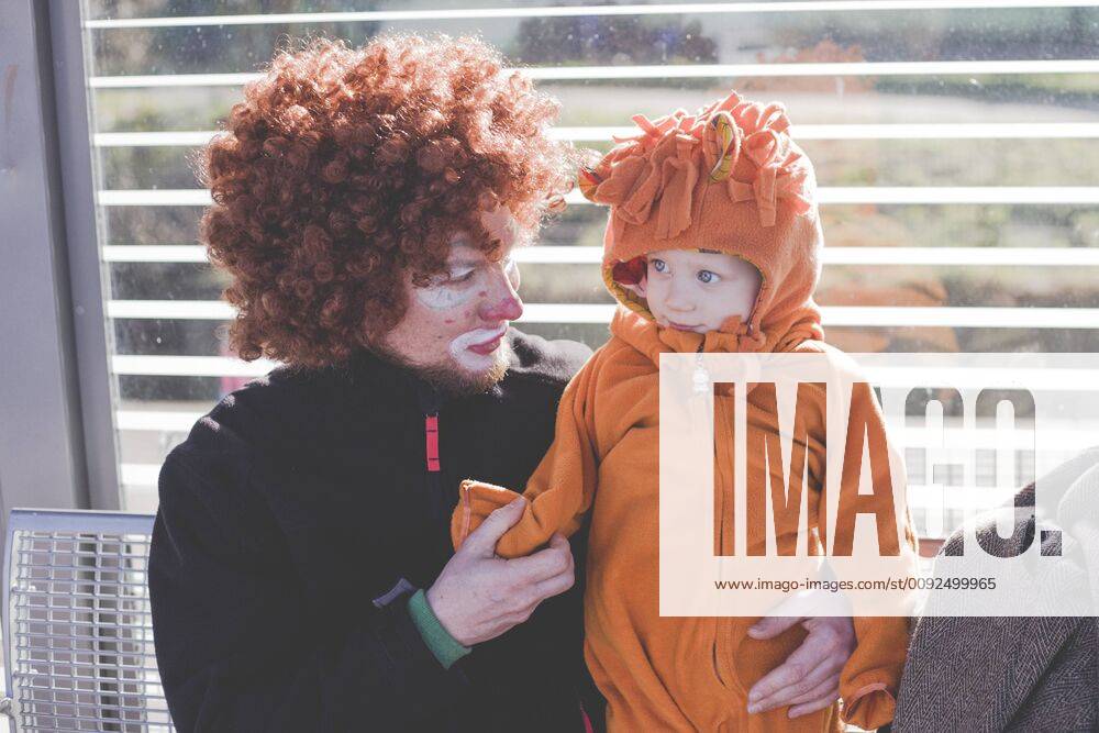 Man dressed up as a clown and little boy dressed up as lion baby at carnival model released Symbolfoto IHF00085