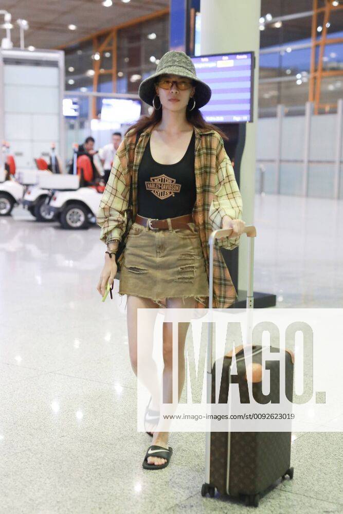 Chinese actress Zhong Chuxi arrives at the Shanghai Hongqiao International Airport after landing in Shanghai, China, 7 August 2019. Handbag & Hat & Baggage: Louis Vuitton Shoes: Nike Zhong Chuxi shows up at Shanghai airport after landing bjl13692017