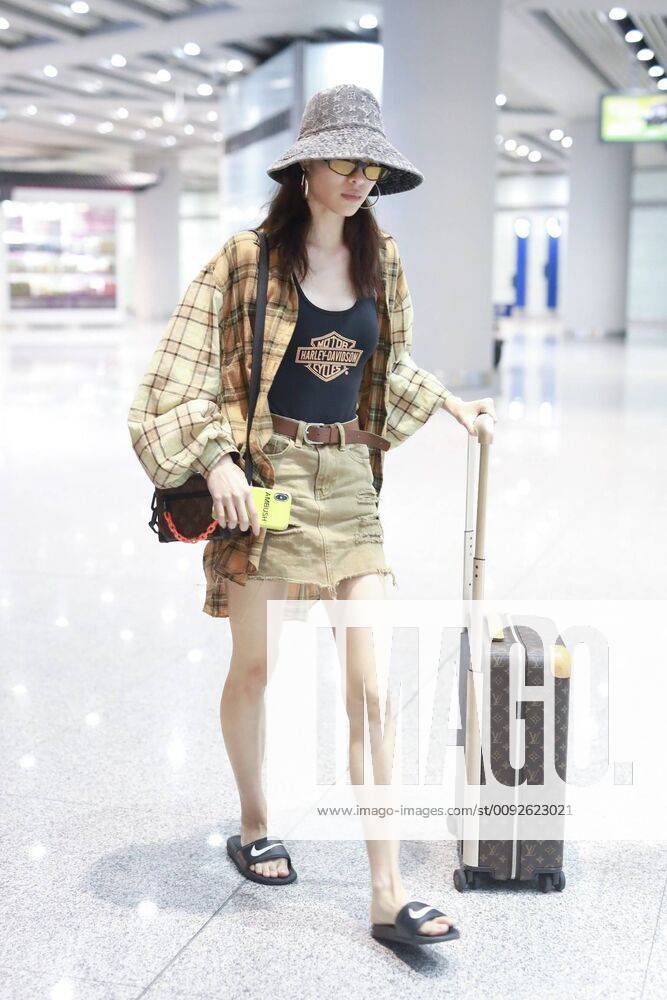 Chinese actress Zhong Chuxi arrives at the Shanghai Hongqiao International Airport after landing in Shanghai, China, 7 August 2019. Handbag & Hat & Baggage: Louis Vuitton Shoes: Nike Zhong Chuxi shows up at Shanghai airport after landing bjl13692020