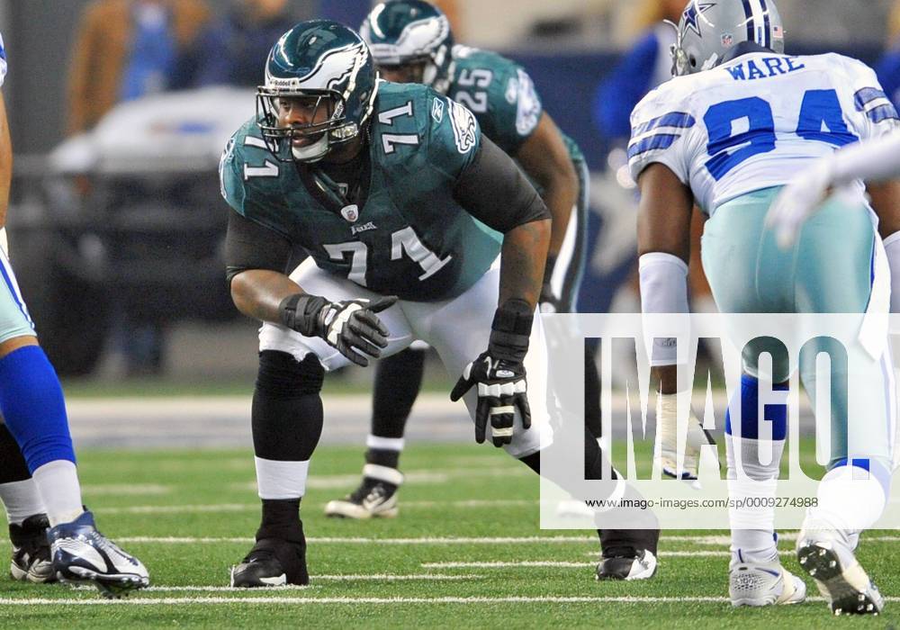 Dec 24th, 2011 .Philadelphia Eagles tackle Jason Peters (71) battles against Dallas Cowboys outside linebacker DeMarcus Ware (94) during the game between the Philadelphia Eagles and the Dallas Cowboys at Cowboy Stadium in Arlington, TX.. .Manny Flores CSM NFL American Football Herren USA 2011: Eagles vs Cowboys DEC 24 - ZUMAcf3