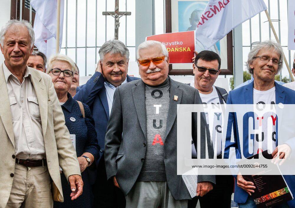 Lech Walesa signs the Pomeranian Declaration on the Defense of Democracy in Gdansk Lech Walesa signs the Pomeranian Declaration on the Defense of Democracy on August 16, 2019 at the historical Gate 2 of Gdansk Shipyard, Poland. EN_01389887_0001