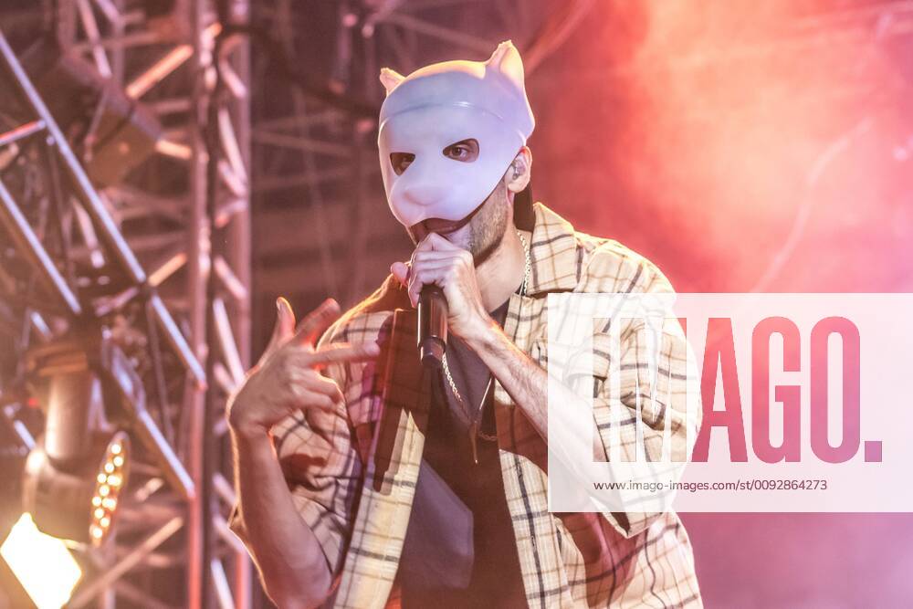 Der deutsche Rapper und Sänger Cro (Carlo Christopher Simon Waibel ) auf der Blue Stage des Highfield Festivals 2019 am Störmthaler See südlich von Leipzig.
