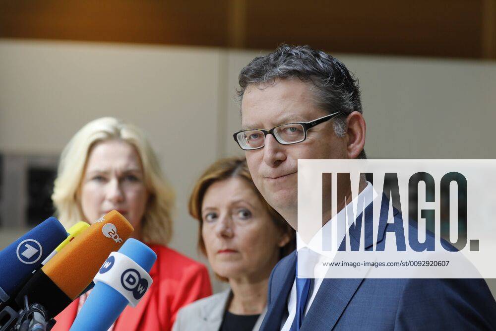 Kommissarischen Vorsitzenden der SPD Manuela Schwesig, Malu Dreyer und Thorsten Schäfer-Gümbel, Deutschland, Berlin, Willy-Brandt-Haus, SPD Pressekonferenz
