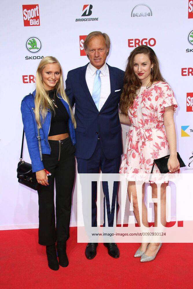Gerhard Delling mit seiner Tocher Katharina und seiner Tochter Louisa bei der Verleihung vom Sport Bild Award am 19.08.2019 in Hamburg Sport Bild Awards 2019 Verleihung in Hamburg