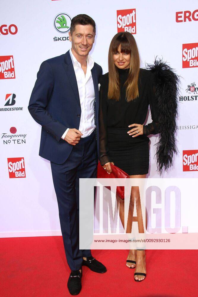 Robert Lewandowski und seine Ehefrau Anna bei der Verleihung vom Sport Bild Award am 19.08.2019 in Hamburg Sport Bild Awards 2019 Verleihung in Hamburg