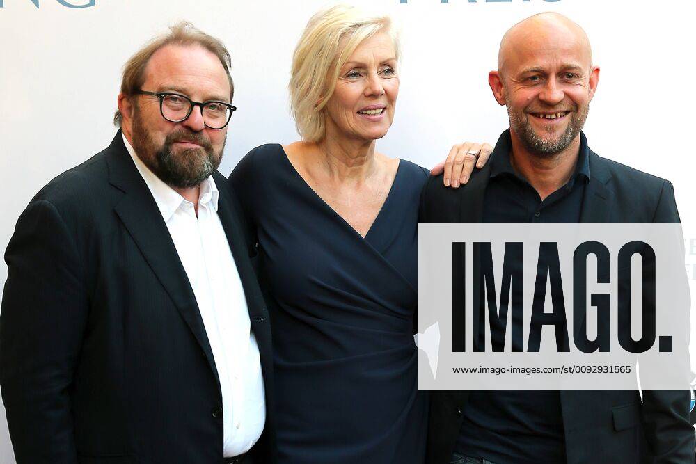 Vergabe GOETZ GEORGE PREIS 2019 Gustav Peter Woehler, Marika George und Juergen Vogel am Roten Teppich zur Verleihung vom GOETZ GEORGE PREIS am 19. August 2018 in der Astor Film Lounge. Der dotierte Preis soll an dieses Lebenswerk von Goetz George erinnern. Berlin Charlottenburg Berlin Deutschland