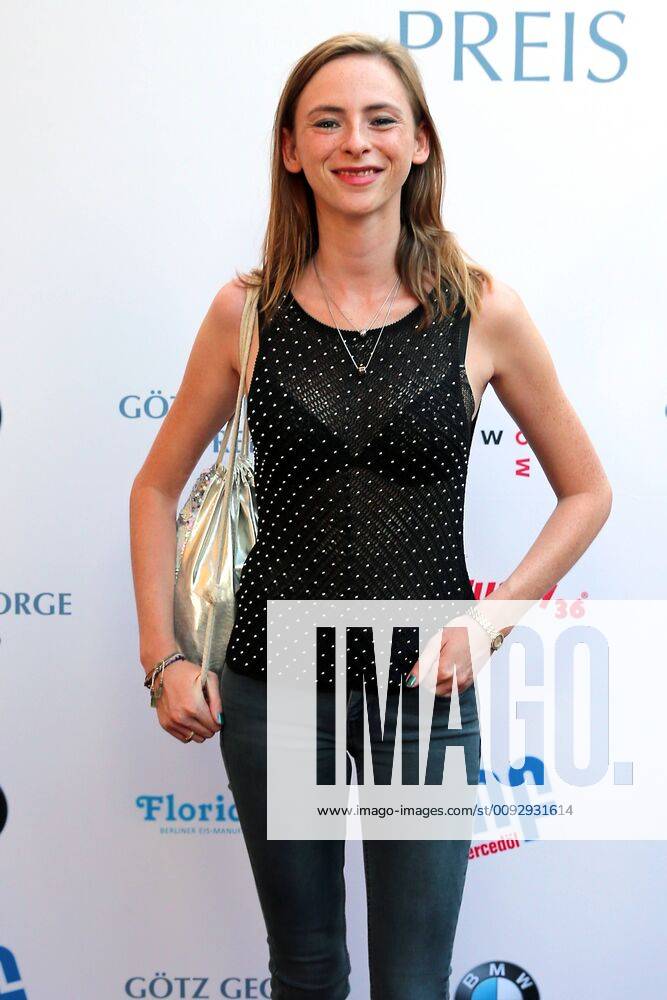 Vergabe GOETZ GEORGE PREIS 2019 Carolyn Genzkow am Roten Teppich zur Verleihung vom GOETZ GEORGE PREIS am 19. August 2018 in der Astor Film Lounge. Der dotierte Preis soll an dieses Lebenswerk von Goetz George erinnern. Berlin Charlottenburg Berlin Deutschland