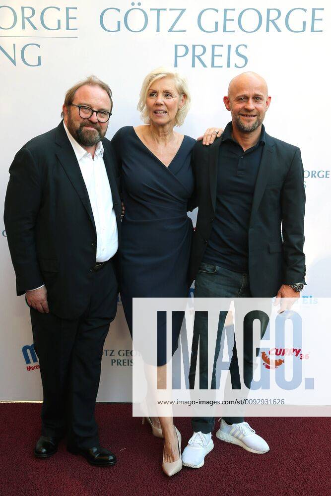 Vergabe GOETZ GEORGE PREIS 2019 Gustav Peter Woehler, Marika George und Juergen Vogel am Roten Teppich zur Verleihung vom GOETZ GEORGE PREIS am 19. August 2018 in der Astor Film Lounge. Der dotierte Preis soll an dieses Lebenswerk von Goetz George erinnern. Berlin Charlottenburg Berlin Deutschland