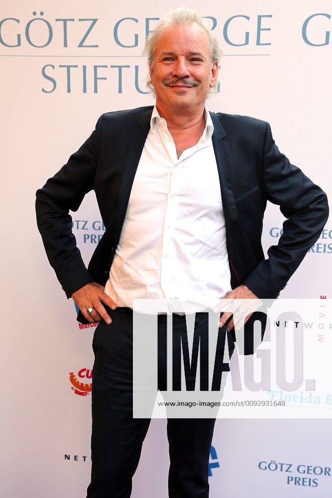 Vergabe GOETZ GEORGE PREIS 2019 Leander Haussmann am Roten Teppich zur Verleihung vom GOETZ GEORGE PREIS am 19. August 2018 in der Astor Film Lounge. Der dotierte Preis soll an dieses Lebenswerk von Goetz George erinnern. Berlin Charlottenburg Berlin Deutschland