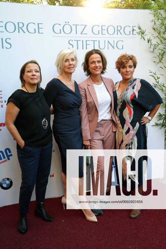 Vergabe GOETZ GEORGE PREIS 2019 Tanja George, Marika George, Claudia Michelsen und Muriel Baumeister am Roten Teppich zur Verleihung vom GOETZ GEORGE PREIS am 19. August 2018 in der Astor Film Lounge. Der dotierte Preis soll an dieses Lebenswerk von Goetz George erinnern. Berlin Charlottenburg Berlin Deutschland