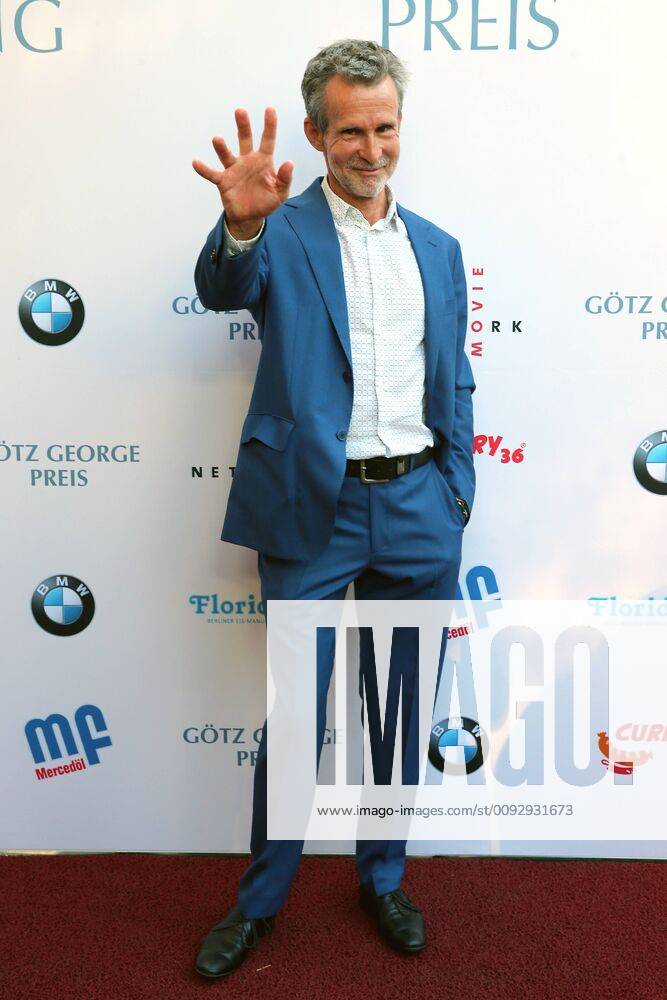 Vergabe GOETZ GEORGE PREIS 2019 Ulrich Matthes am Roten Teppich zur Verleihung vom GOETZ GEORGE PREIS am 19. August 2018 in der Astor Film Lounge. Der dotierte Preis soll an dieses Lebenswerk von Goetz George erinnern. Berlin Charlottenburg Berlin Deutschland