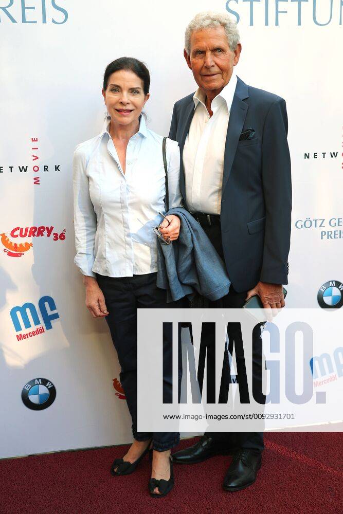 Vergabe GOETZ GEORGE PREIS 2019 Gudrun Landgrebe mit ihrem Mann Ulrich von Nathusius am Roten Teppich zur Verleihung vom GOETZ GEORGE PREIS am 19. August 2018 in der Astor Film Lounge. Der dotierte Preis soll an dieses Lebenswerk von Goetz George erinnern. Berlin Charlottenburg Berlin Deutschland