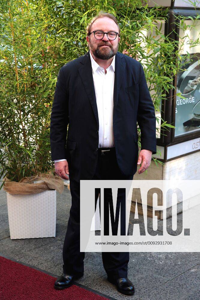 Vergabe GOETZ GEORGE PREIS 2019 Gustav Peter Woehler am Roten Teppich zur Verleihung vom GOETZ GEORGE PREIS am 19. August 2018 in der Astor Film Lounge. Der dotierte Preis soll an dieses Lebenswerk von Goetz George erinnern. Berlin Charlottenburg Berlin Deutschland