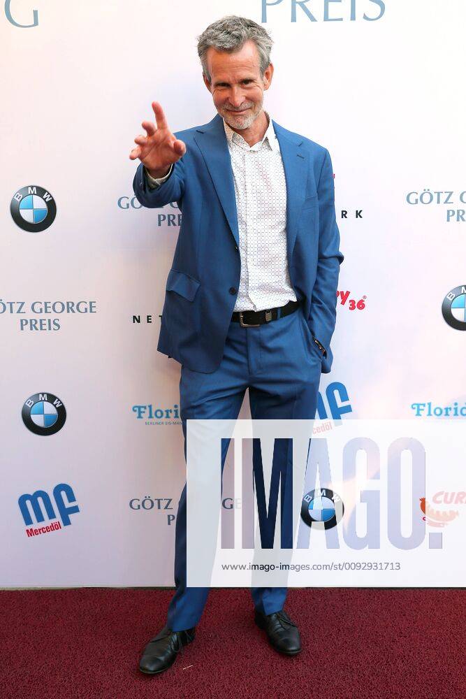 Vergabe GOETZ GEORGE PREIS 2019 Ulrich Matthes am Roten Teppich zur Verleihung vom GOETZ GEORGE PREIS am 19. August 2018 in der Astor Film Lounge. Der dotierte Preis soll an dieses Lebenswerk von Goetz George erinnern. Berlin Charlottenburg Berlin Deutschland