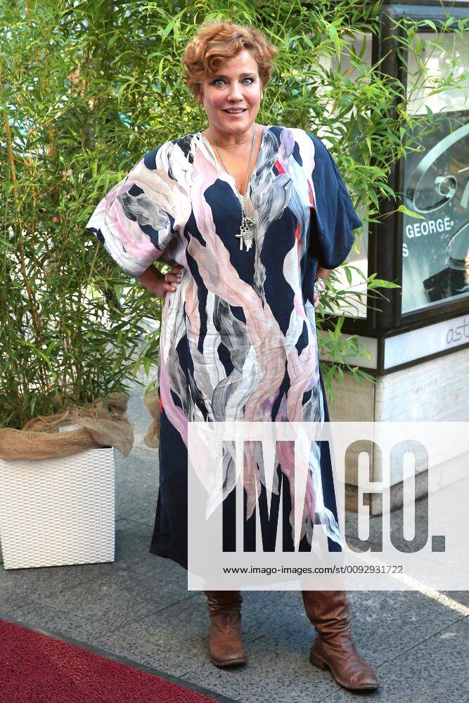 Vergabe GOETZ GEORGE PREIS 2019 Muriel Baumeister am Roten Teppich zur Verleihung vom GOETZ GEORGE PREIS am 19. August 2018 in der Astor Film Lounge. Der dotierte Preis soll an dieses Lebenswerk von Goetz George erinnern. Berlin Charlottenburg Berlin Deutschland
