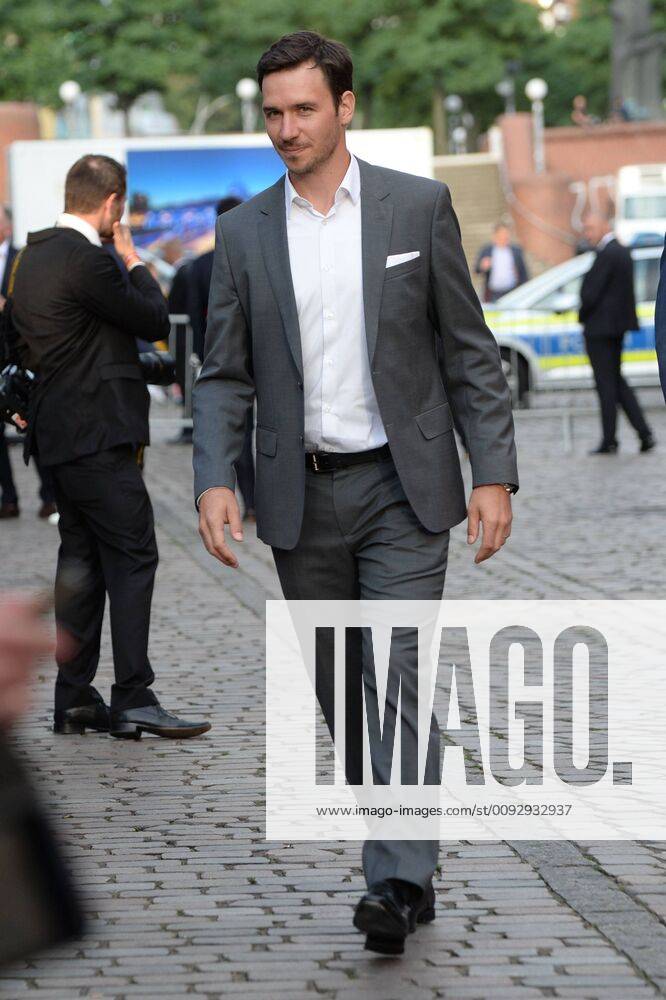 Hamburg, der 19.08.2019 Felix Neureuther auf dem Weg zur Verleihung des Sport Bild Awards 2019 in Hamburg. Die feierliche Gala fand im der Fischauktionshalle statt. Prominente Gäste beim Sportbild Award 2019 in Hamburg, Hamburg-St. Pauli Hamburg Deutschland