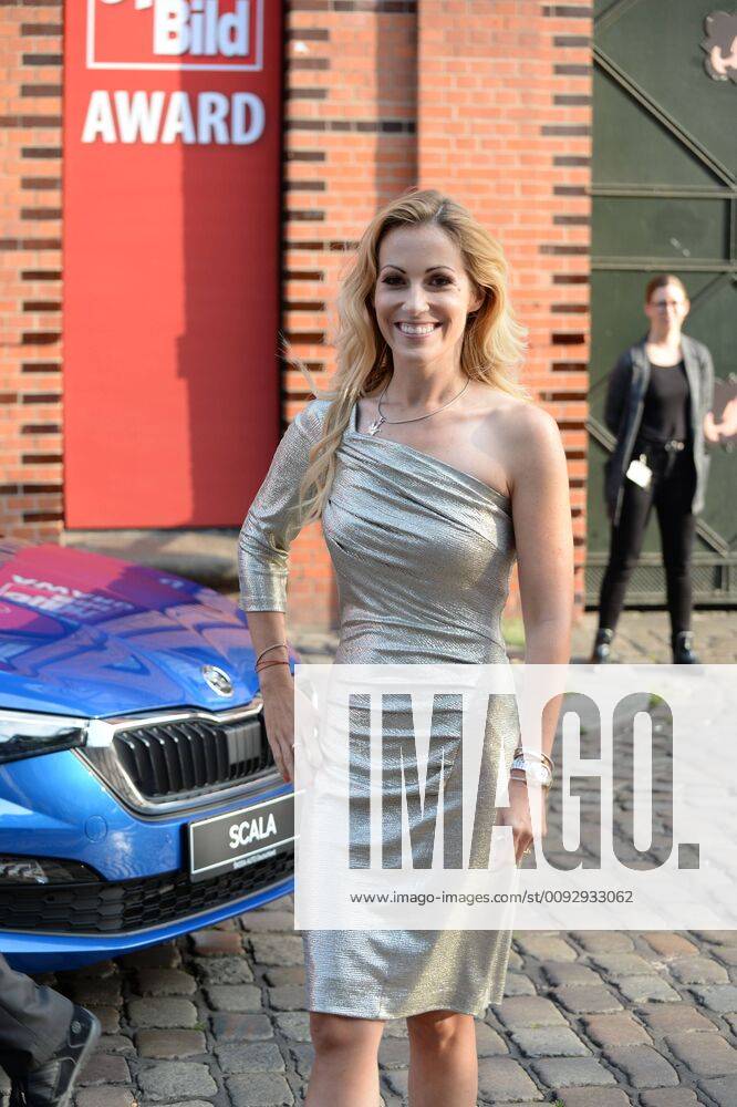 Hamburg, der 19.08.2019 Moderatorin Andrea Kaiser auf dem Weg zur Verleihung des Sport Bild Awards 2019 in Hamburg. Die feierliche Gala fand im der Fischauktionshalle statt. Prominente Gäste beim Sportbild Award 2019 in Hamburg, Hamburg-St. Pauli Hamburg Deutschland