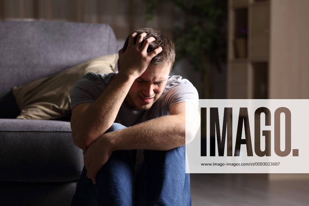 Sad man lamenting at home ,model released, Symbolfoto