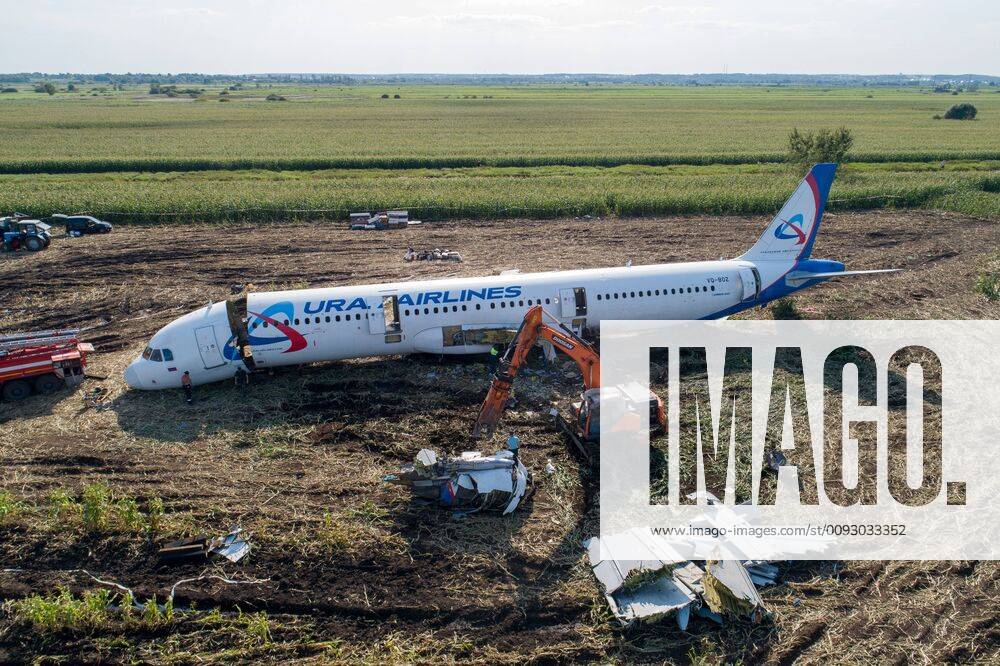 An aerial view of the Ural Airlines Airbus A321 jet airliner after the crash landing in a corn field near Zhukovsky International Airport on August 15, its fore-body being dismantled; the left wing and the left engine have already been dismantled. Dmitry Serebryakov TASS TS0B78E2