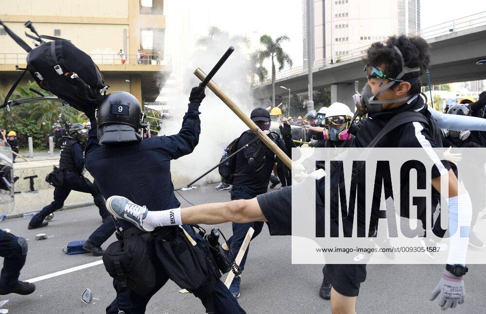 Hong Kong protest Police and protesters clash in Hong Kong s Kowloon area on Aug. 24, 2019.