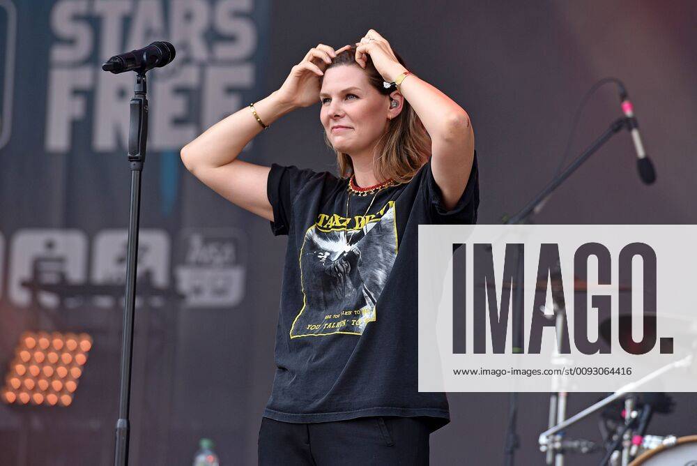 Eva Briegel (Juli) bei Stars for free im Stadtpark in Magdeburg am 25.08.2019