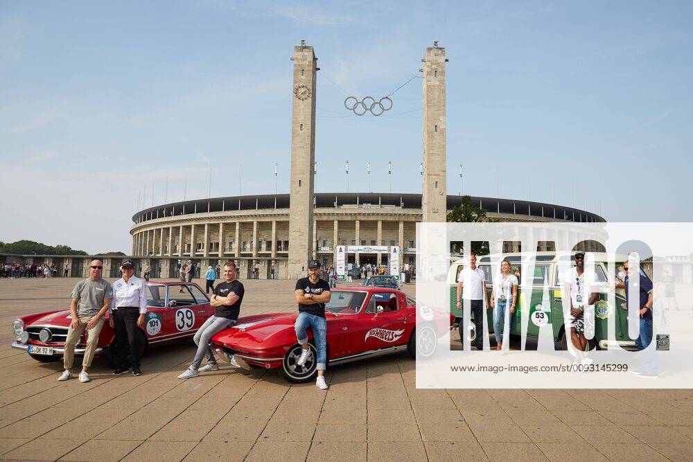 Ellen Lohr, Sydney Hoffmann, Grafite (Edinaldo Batista Libânio), Pierre Littbarski und Copiloten - Start zur Hamburg-Berlin-Klassik Rallye 2019 am Olympiastadion Berlin am 29.08.2019. Hamburg-Berlin-Klassik Rallye 2019