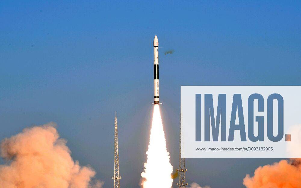 China, Raketenstart in Jiuquan (190831) -- BEIJING, Aug. 31, 2019 -- Two satellites for technological experiments are sent into space by a Kuaizhou-1A, or KZ-1A, carrier rocket from Jiuquan Satellite Launch Center in northwest China s Gansu Province, on Aug. 31, 2019. (Photo by Xinhua) XINHUA PHOTOS OF THE DAY WangxJiangbo