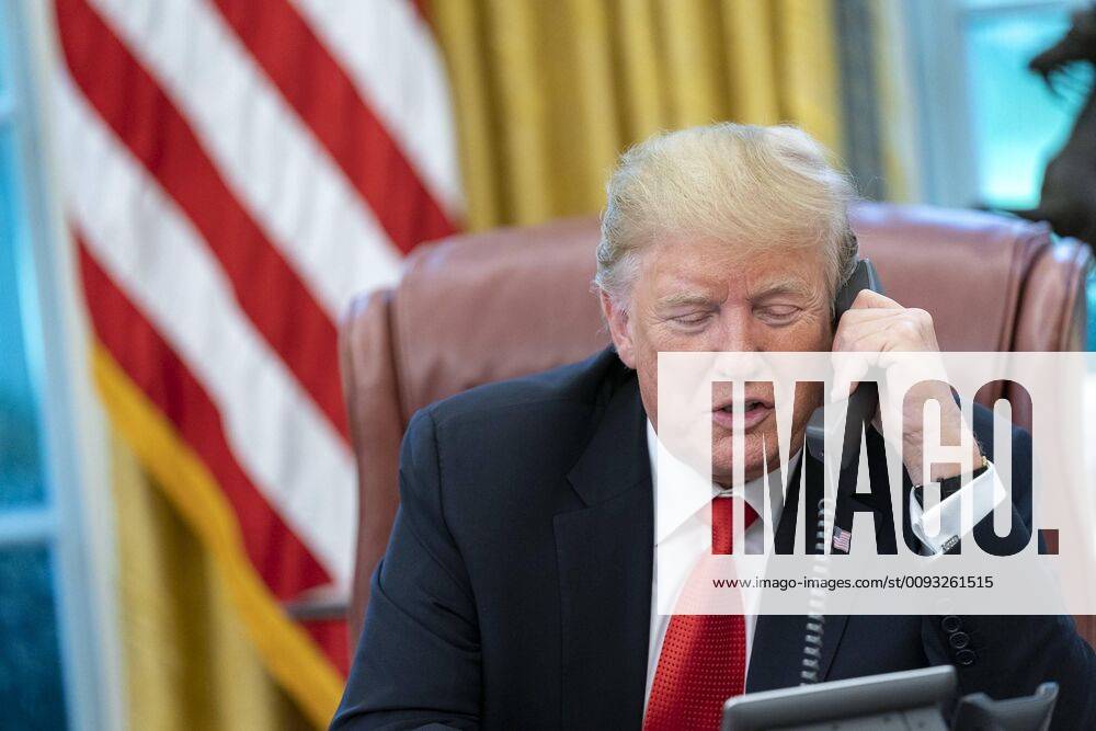 KW 36 September 4, 2019, Washington, DC, United States of America: U.S President Donald Trump speaks by telephone with Bahamian Prime Minister Hubert Minnis from the Oval Office of the White House September 4, 2019 in Washington, DC. Trump expressed his condolences for the loss of life and catastrophic damage in parts of the Bahamas and offered humanitarian assistance to the affected people and communities of the Bahamas. Washington United States of America - ZUMAp138 20190904_zaa_p138_013