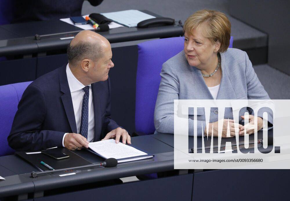 Bundesfinanzminister Olaf Scholz (SPD) , Bundeskanzlerin Angela Merkel, Deutschland, Berlin, Bundestag, 10. September 2019 (110. Sitzung), Olaf Scholz wirbt für eine gerechte Haushalts- und Finanzpolitik.